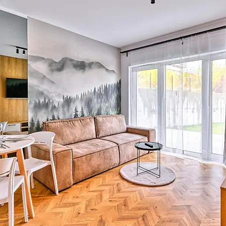 Sun & Snow, Pine Apartment
