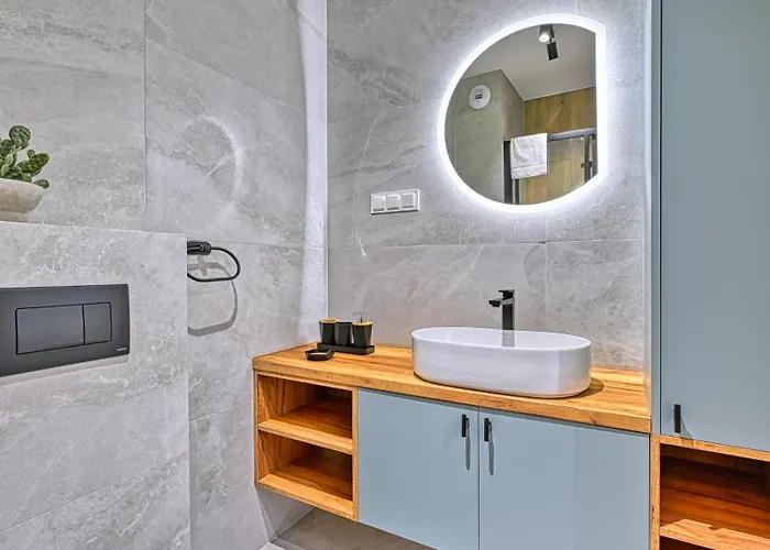 Pine Apartments, Sun & Snow